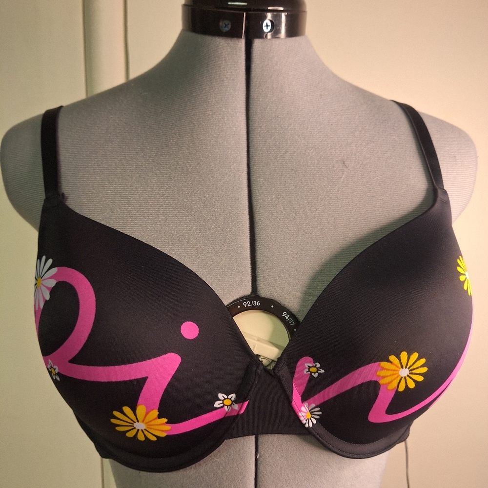 Victoria Secret PINK Black T-Shirt Bra W/Graphic Design 34 D